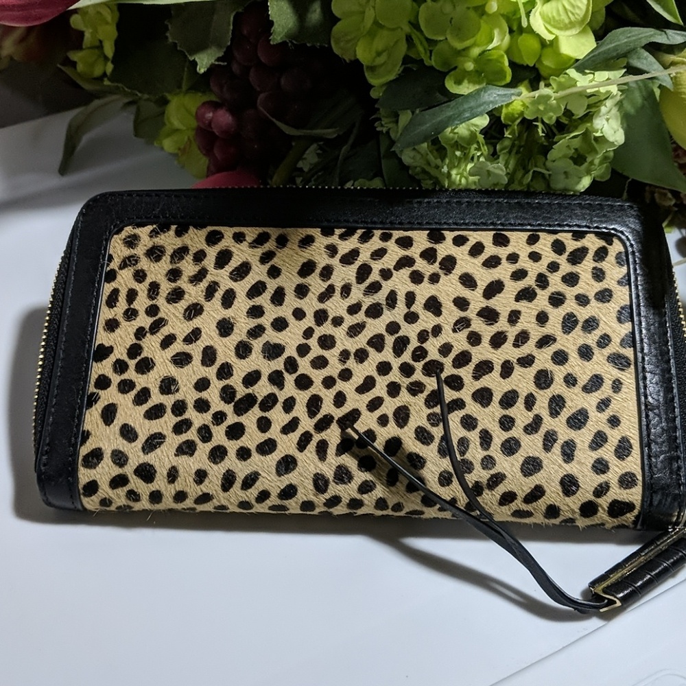 Stella & Dot Wallet in leopard